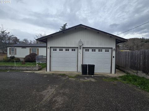 217 NE PEGGY AVE Roseburg OR 97470