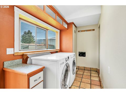 Tiny photo for 82537 Greenwood St, Creswell, OR 97426 (MLS # 654293115)