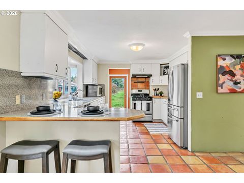 Tiny photo for 82537 Greenwood St, Creswell, OR 97426 (MLS # 654293115)