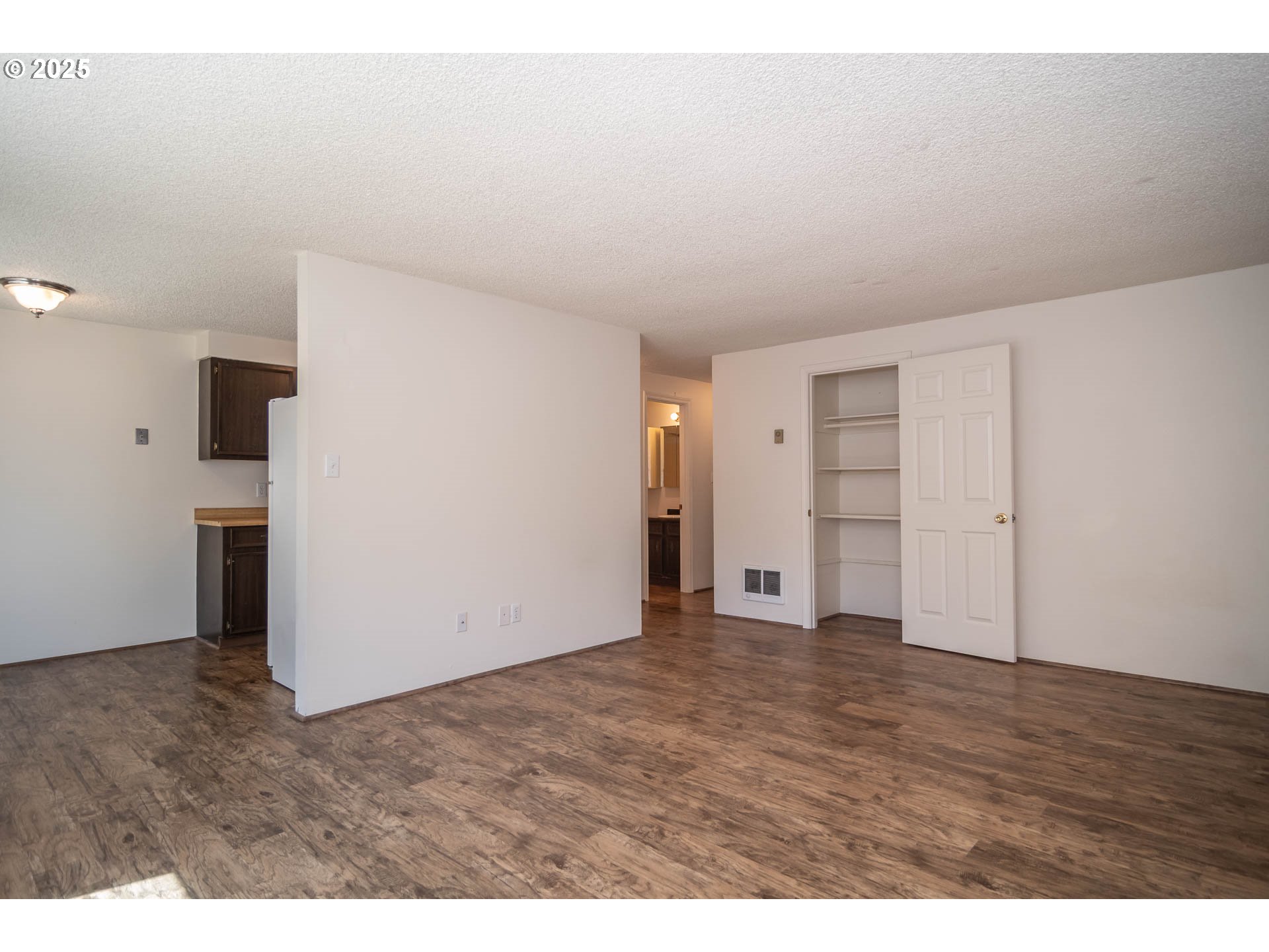 885 NE SUNSET ST 31