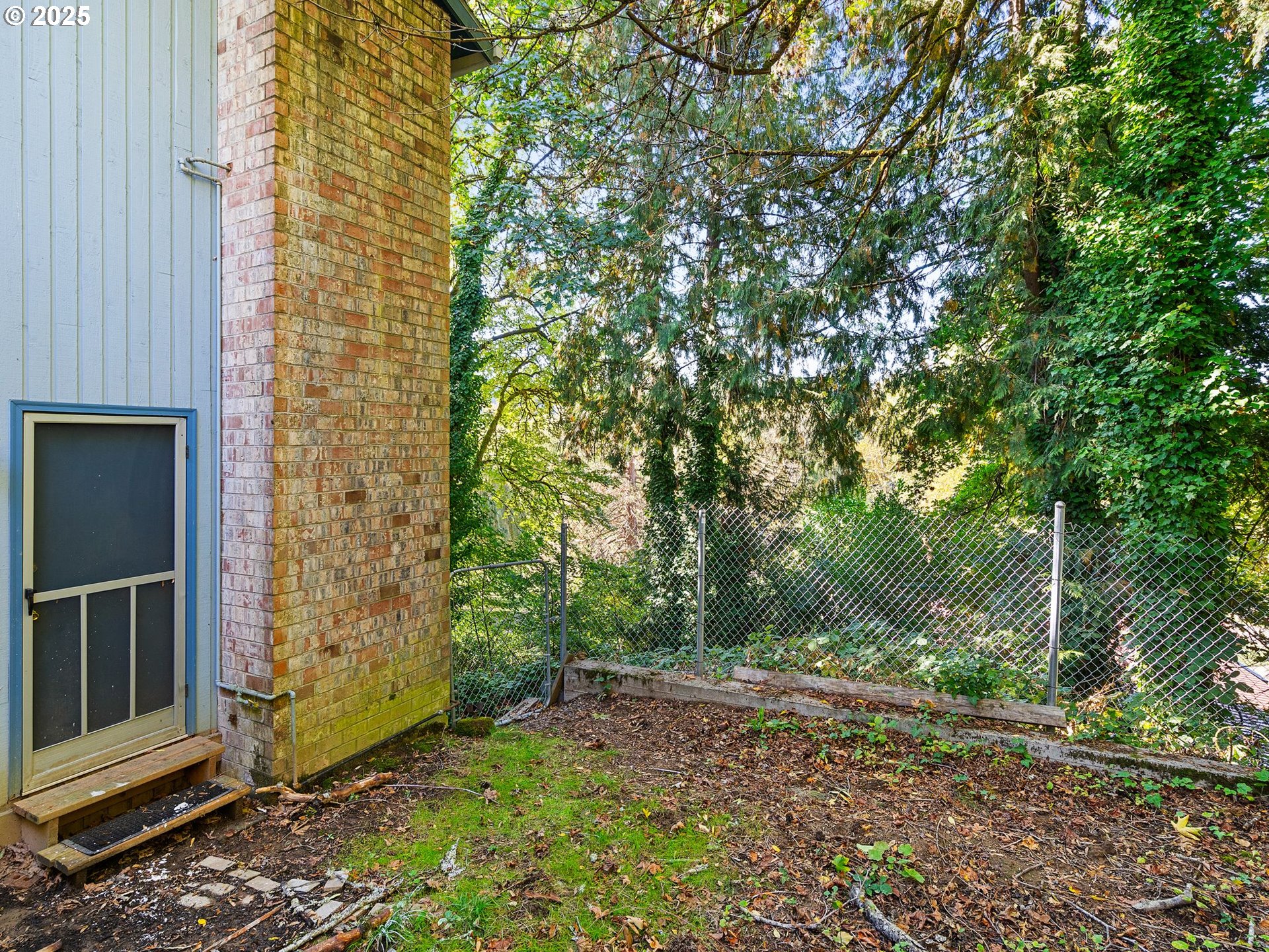 1107 MEADOWVIEW CT