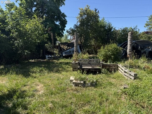 54 E 24TH AVE