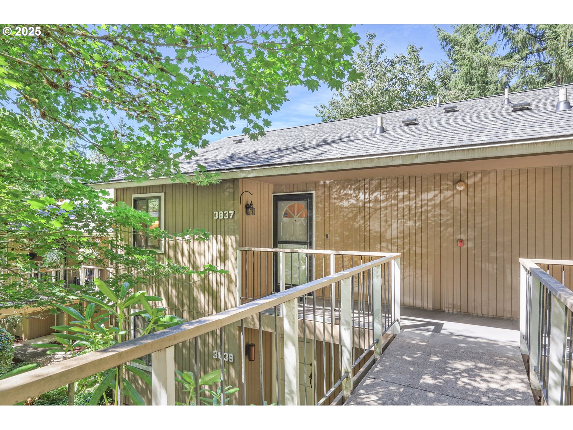 3837 COLONY OAKS DR