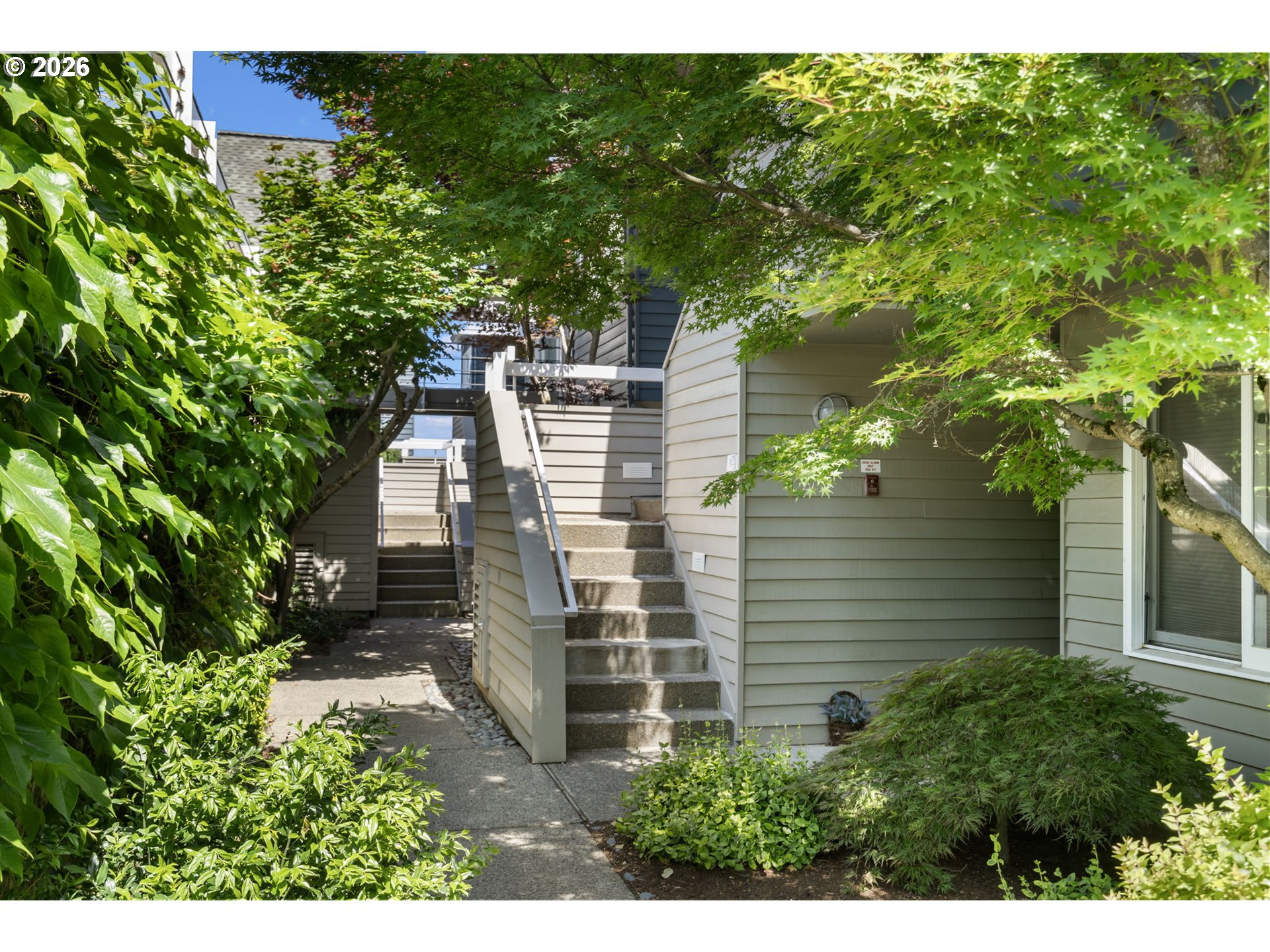 75 N HAYDEN BAY DR