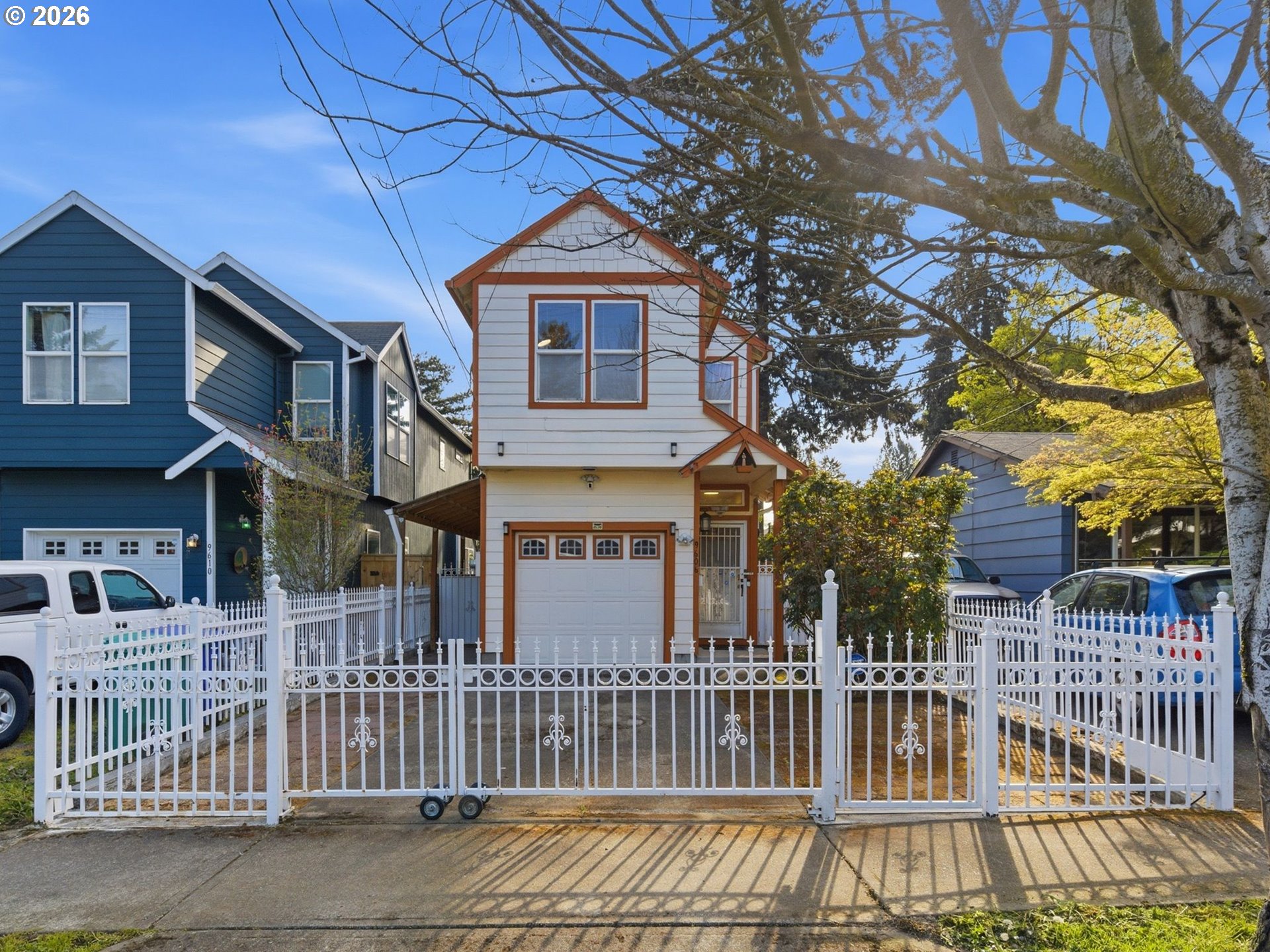 9606 N CLARENDON AVE