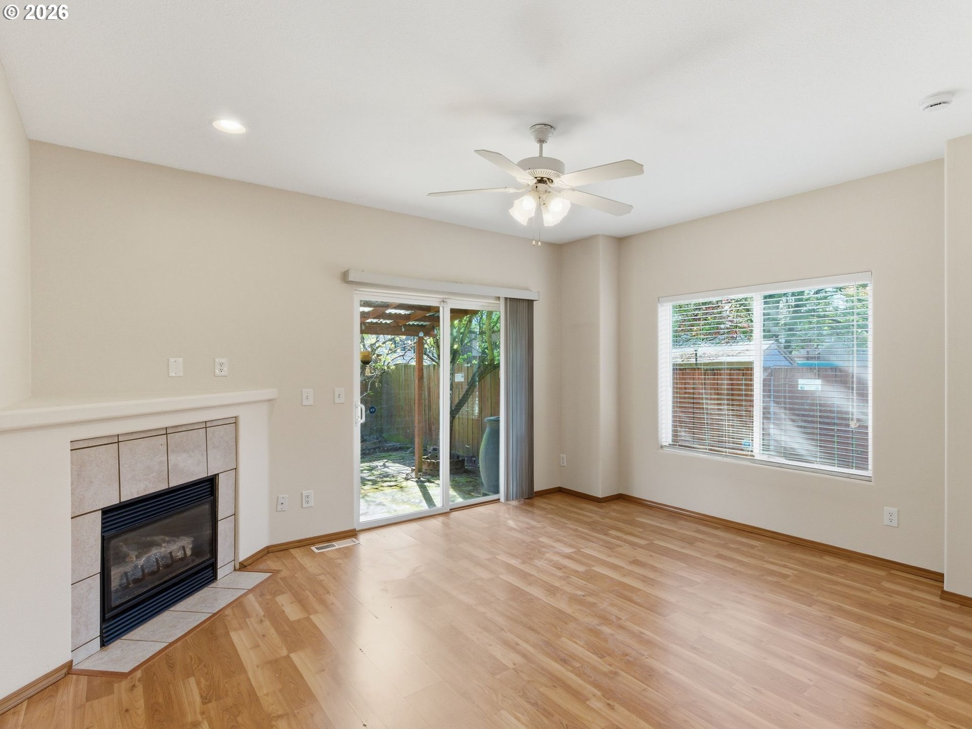 9606 N CLARENDON AVE