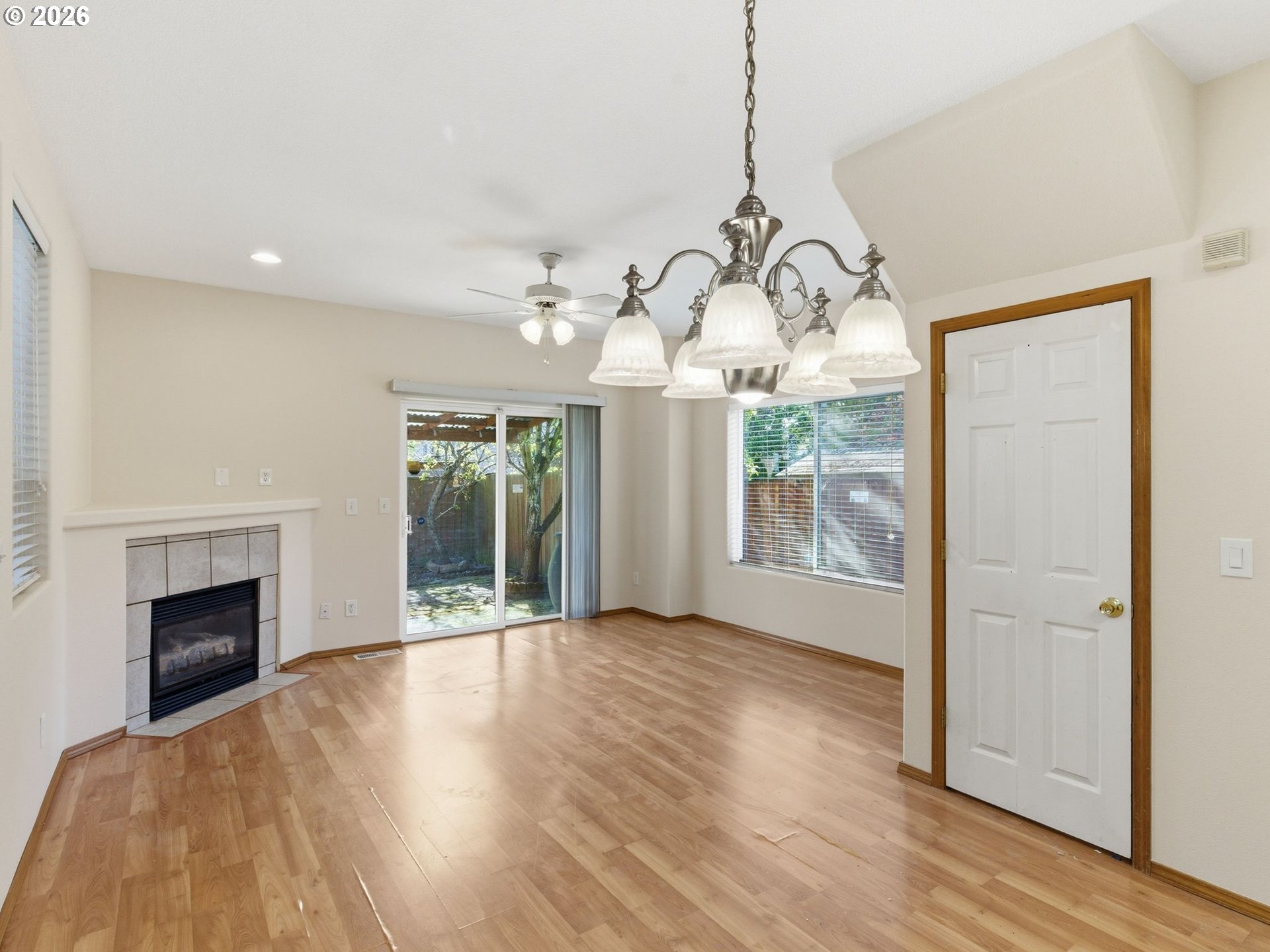 9606 N CLARENDON AVE