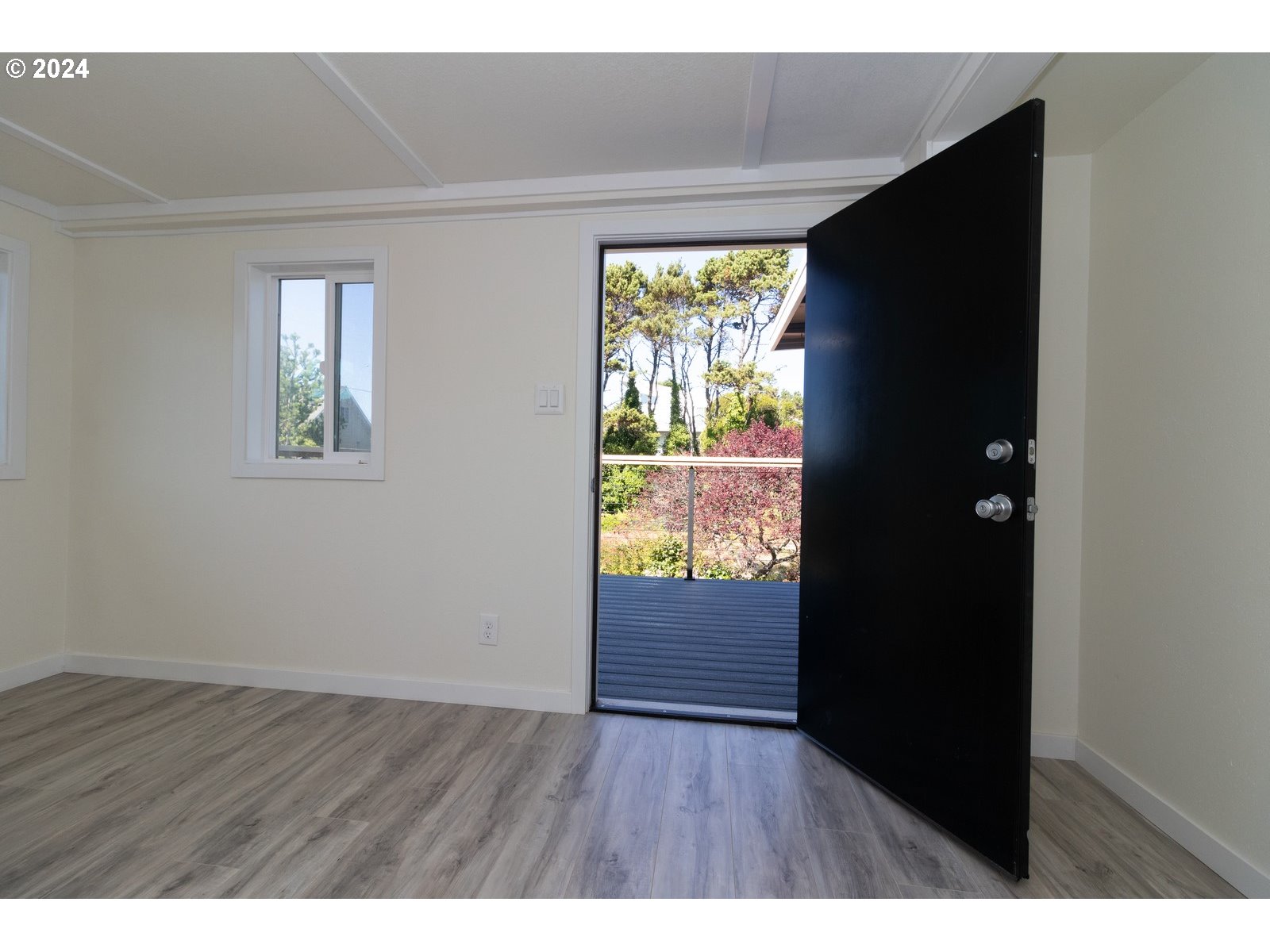 Florence, Oregon 97439, United States, 5 Bedrooms Bedrooms, ,3 BathroomsBathrooms,Residential,Active,40164