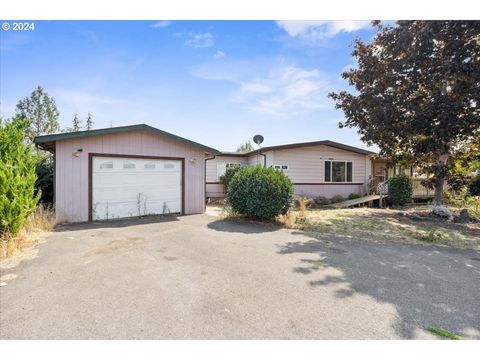 A home in Roseburg