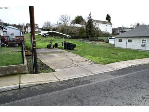 1514 E 10TH ST The Dalles OR 97058