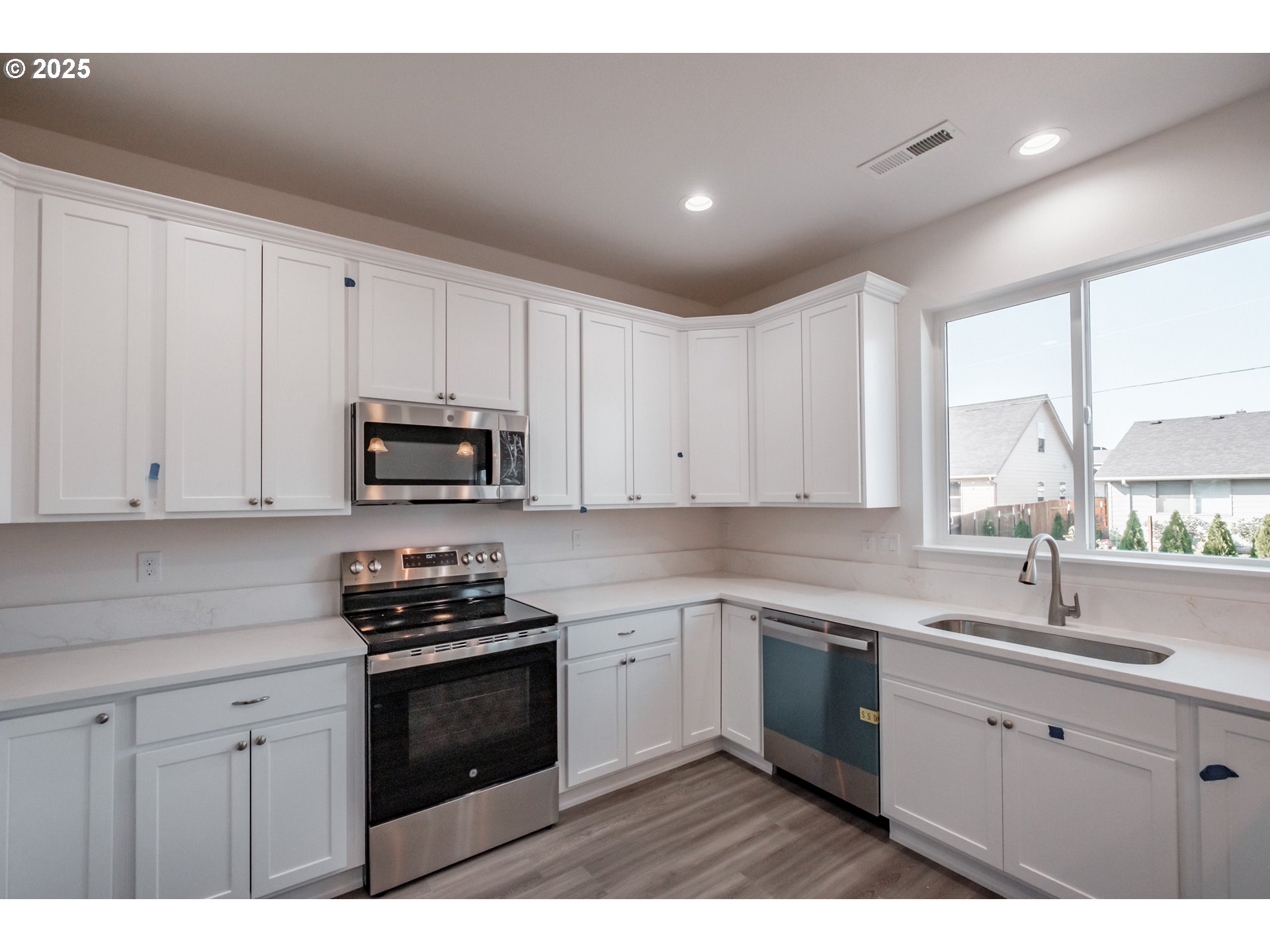 Lebanon, Oregon 97355, United States, 6 Bedrooms Bedrooms, ,6 BathroomsBathrooms,Residential,Active,68880