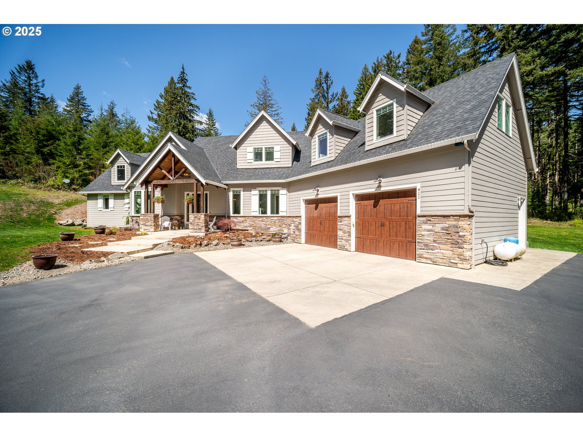 411 FIVE PEAKS DR