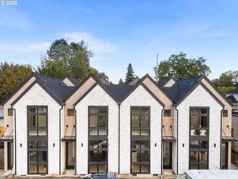 Photo of 1911 Broadway St, Vancouver, WA 98663 (MLS # 327891440)