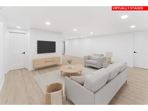 Tiny photo for 47875 Elgin Ave, Oakridge, OR 97463 (MLS # 490125326)