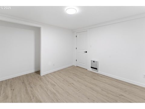 Tiny photo for 47875 Elgin Ave, Oakridge, OR 97463 (MLS # 490125326)