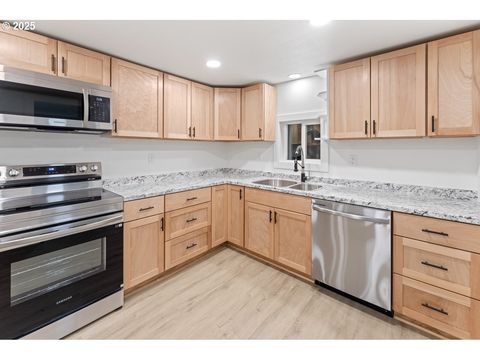 Tiny photo for 47875 Elgin Ave, Oakridge, OR 97463 (MLS # 490125326)