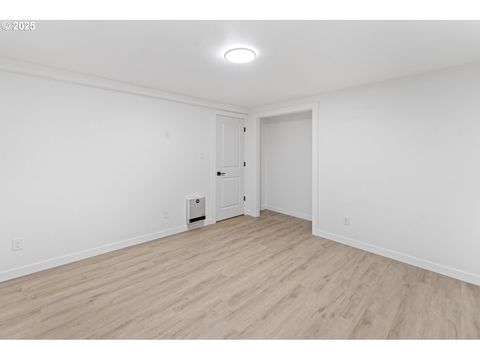 Tiny photo for 47875 Elgin Ave, Oakridge, OR 97463 (MLS # 490125326)