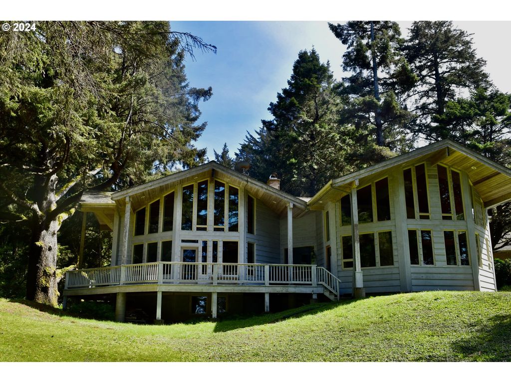 31640 SPRUCE DR

                                                                             Gold Beach                                

                                    , OR - $3,080,000