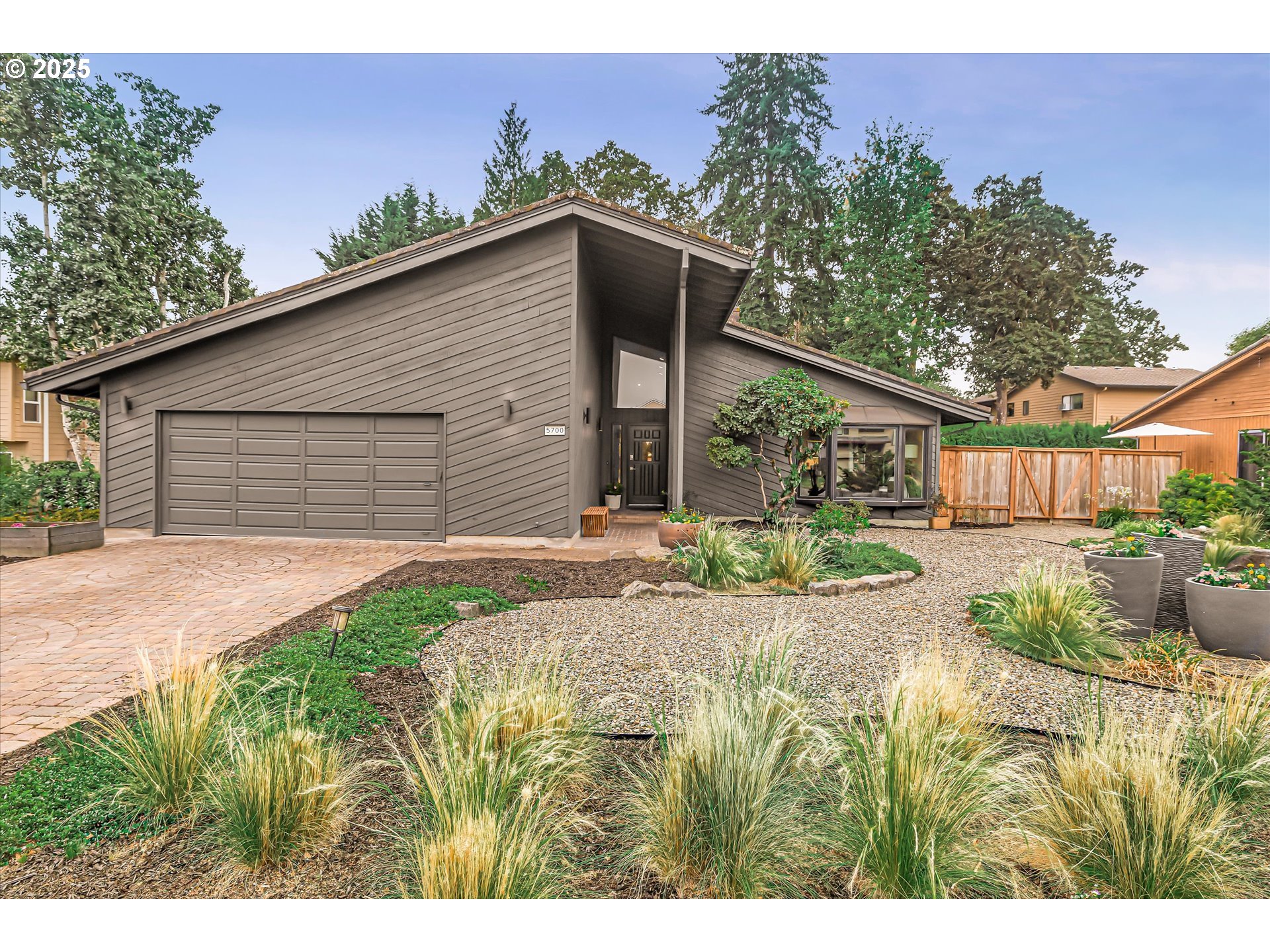 5700 SE BYRON DR