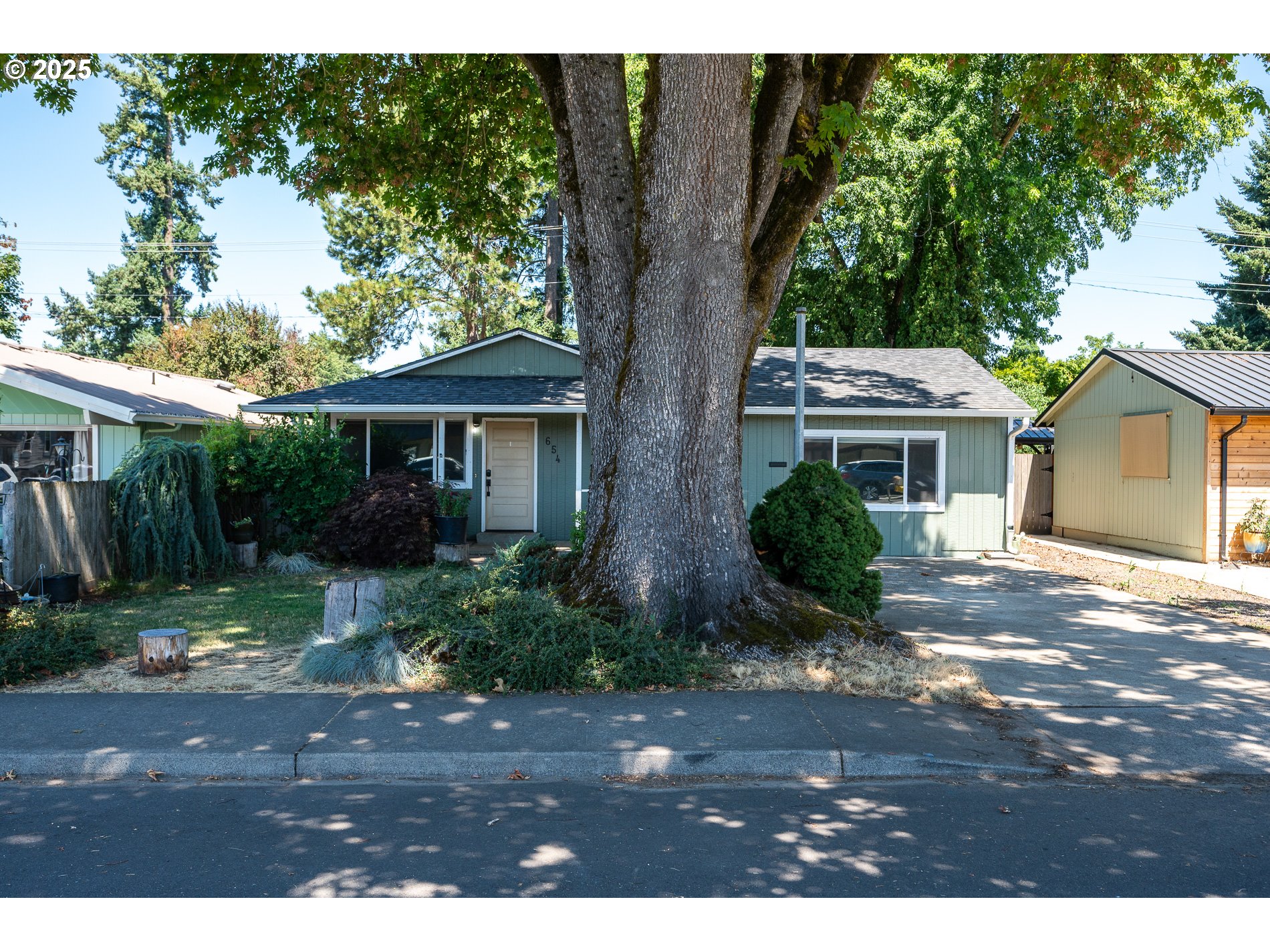 654 NW 2ND AVE
