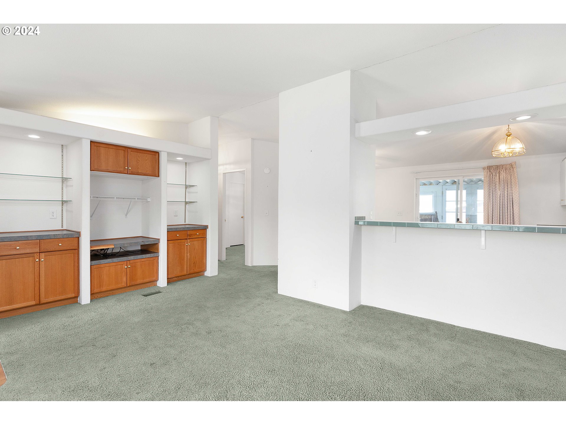 303 W RIVERRIDGE AVE