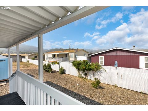 A home in Roseburg