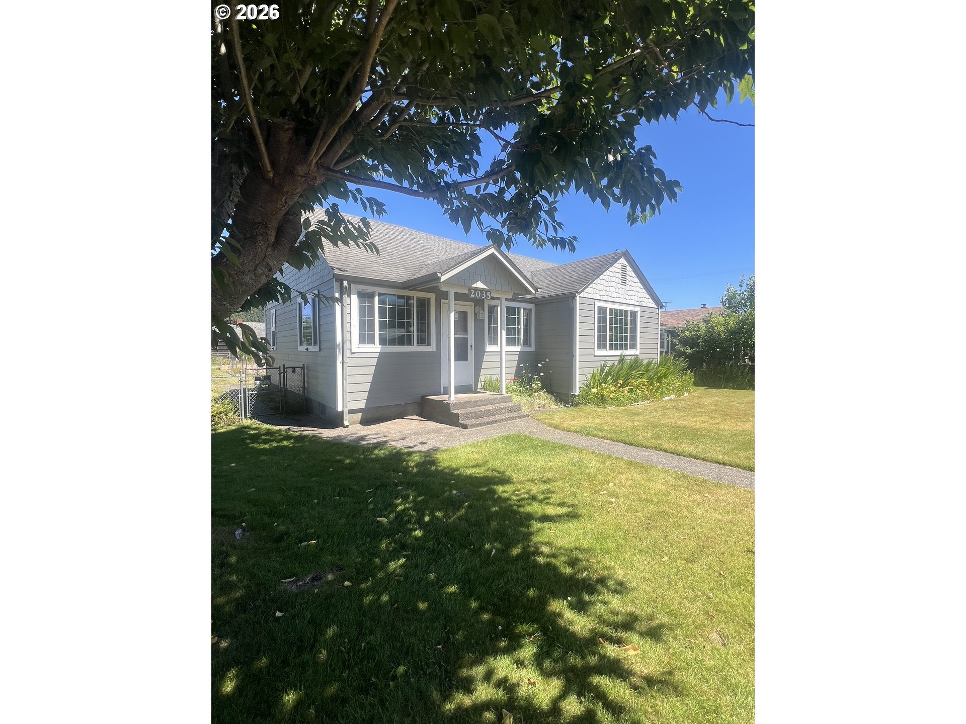 2035 CEDAR AVE