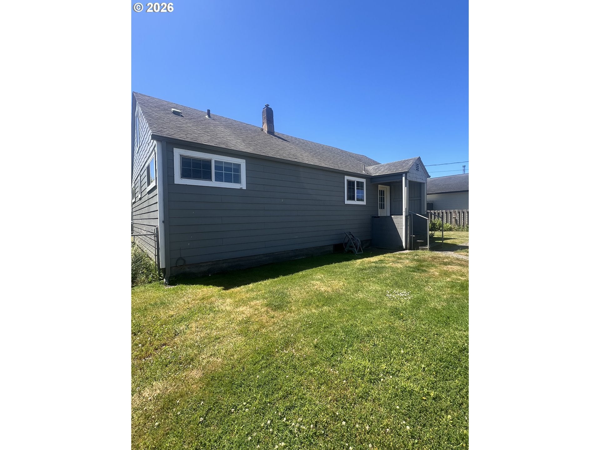 2035 CEDAR AVE