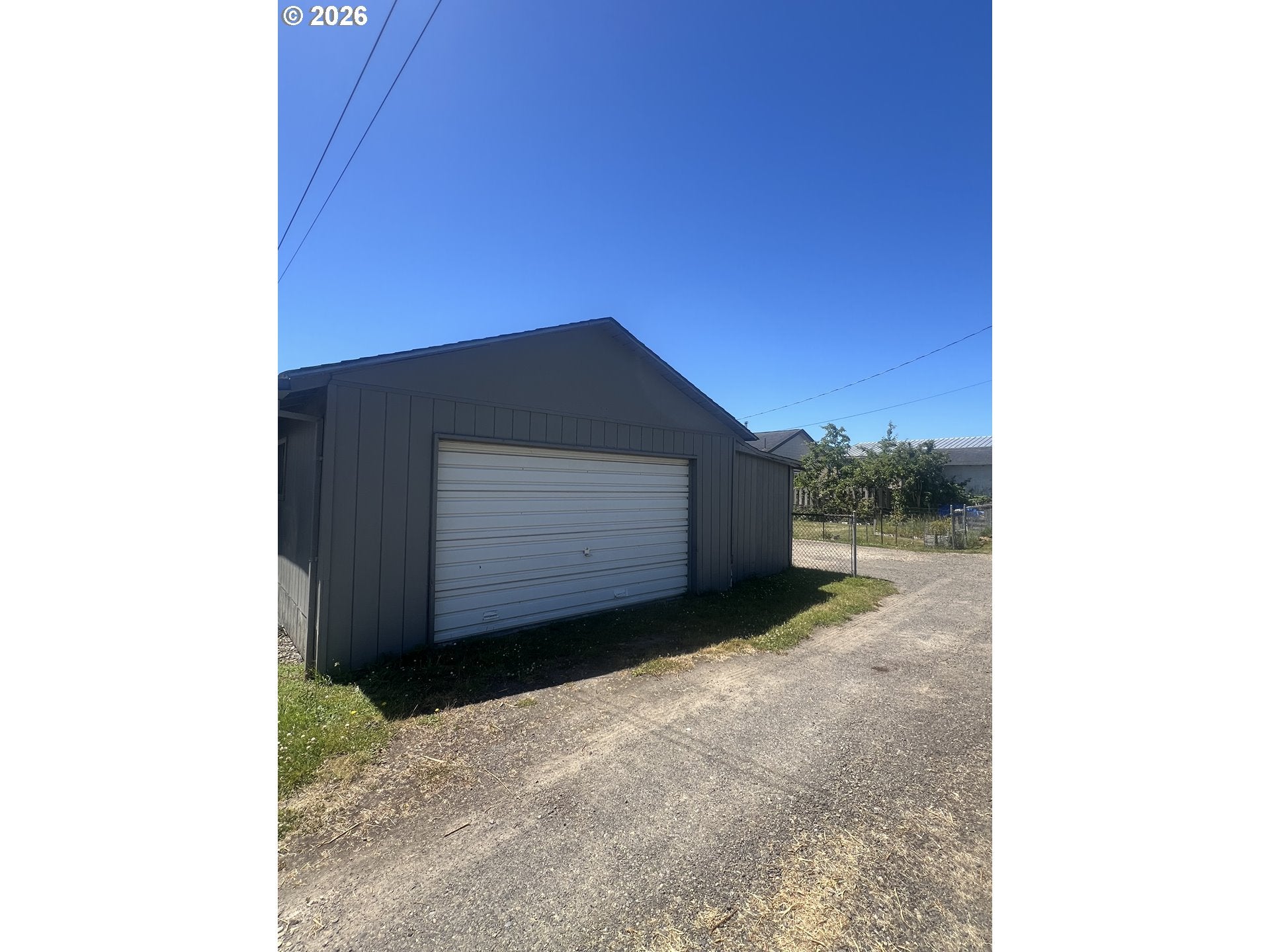 2035 CEDAR AVE