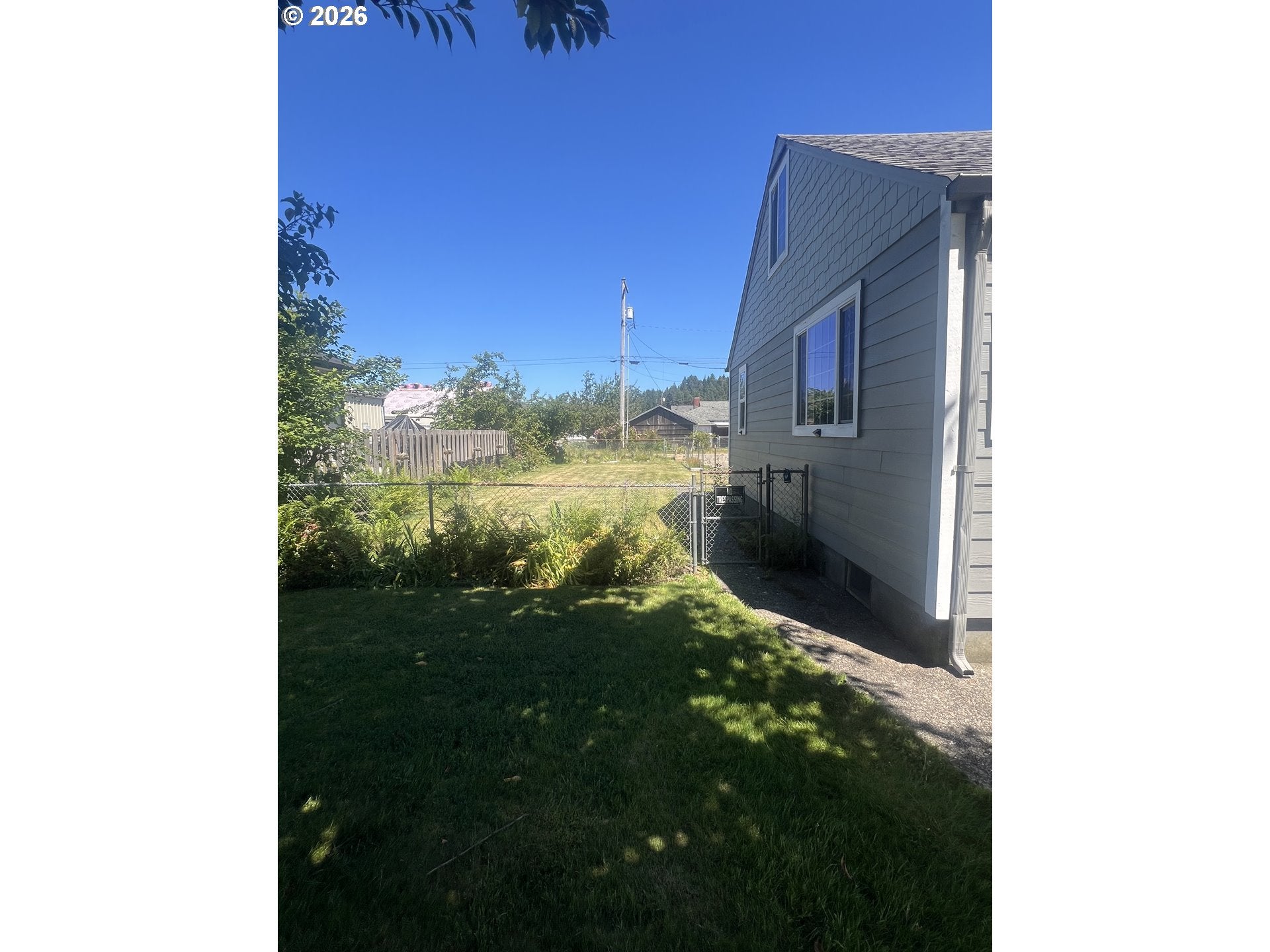 2035 CEDAR AVE