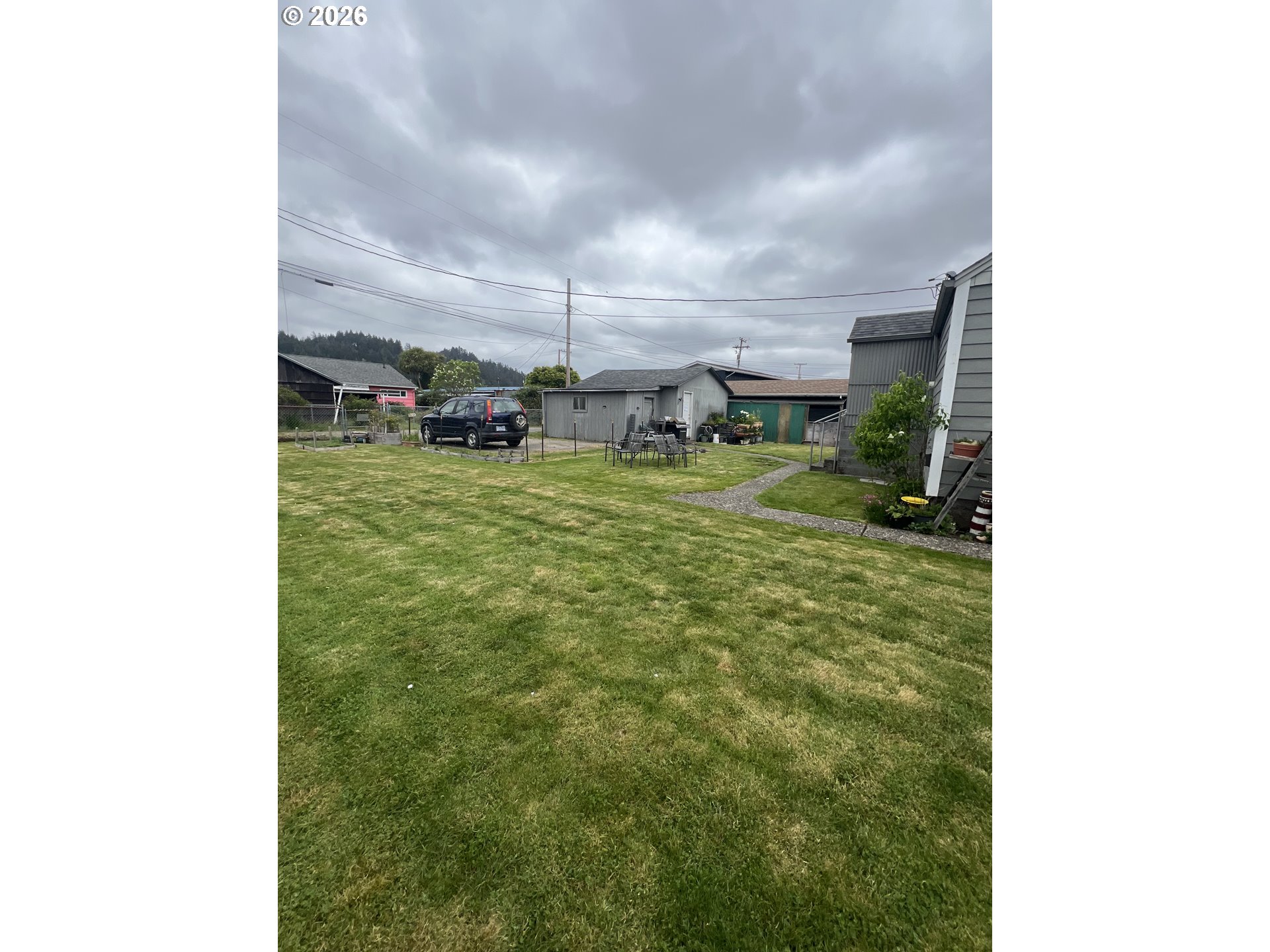 2035 CEDAR AVE