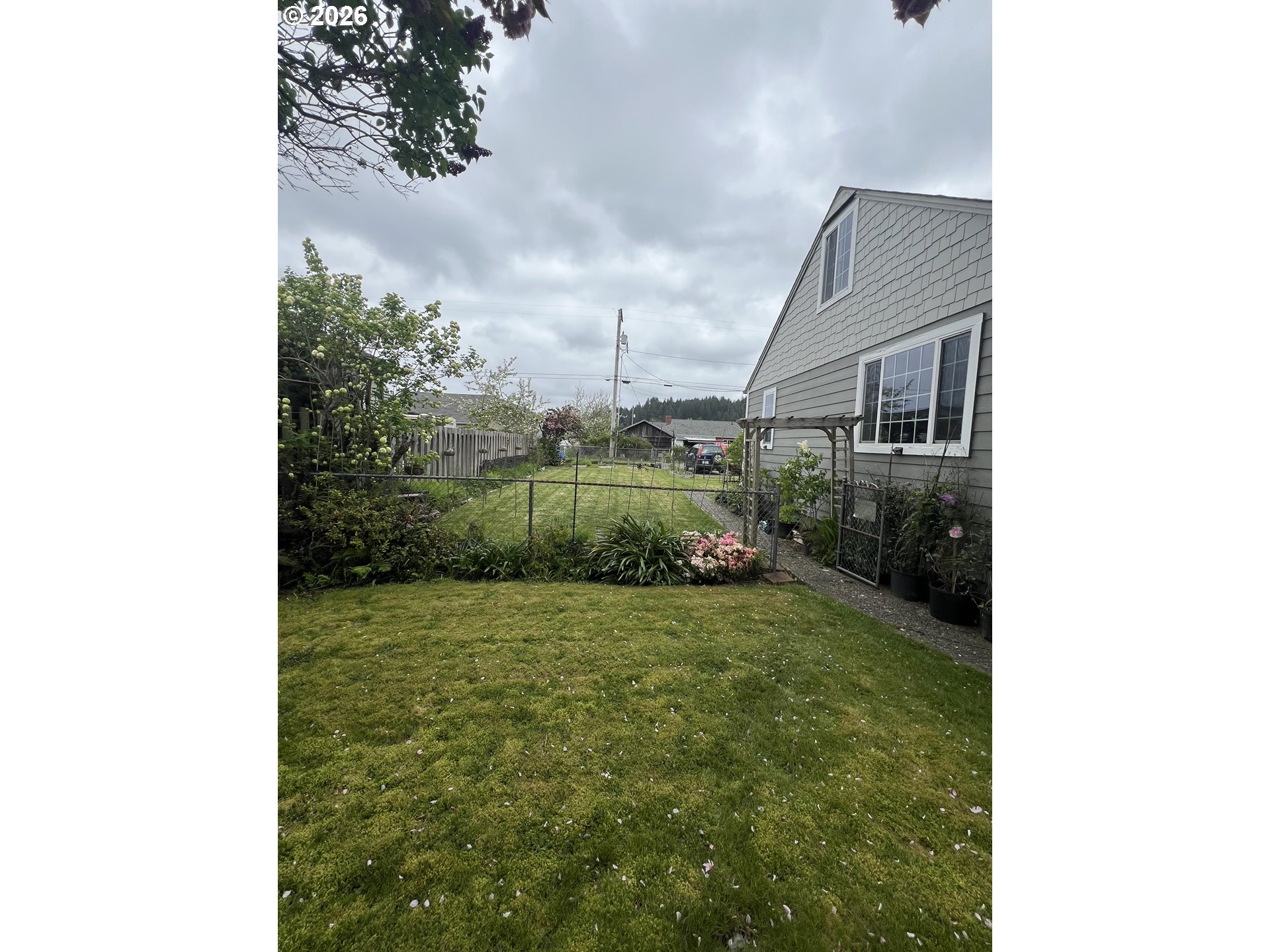 2035 CEDAR AVE
