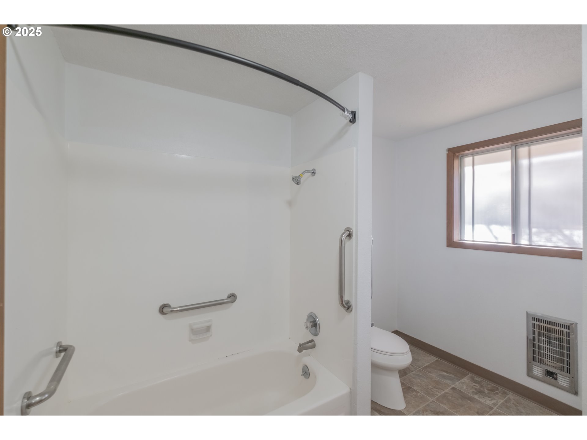 Salem, Oregon 97301, United States, 4 Bedrooms Bedrooms, ,2 BathroomsBathrooms,Residential,Active,242503