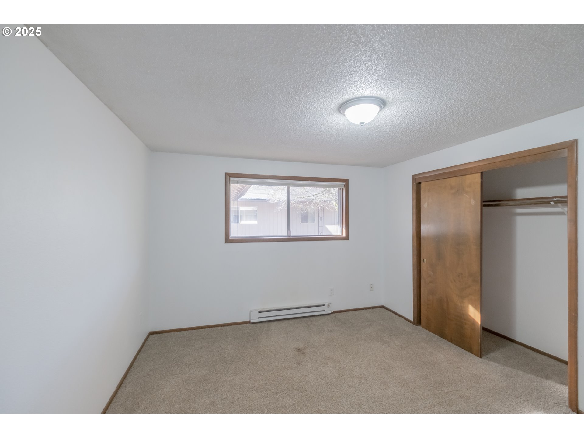 Salem, Oregon 97301, United States, 4 Bedrooms Bedrooms, ,2 BathroomsBathrooms,Residential,Active,242503