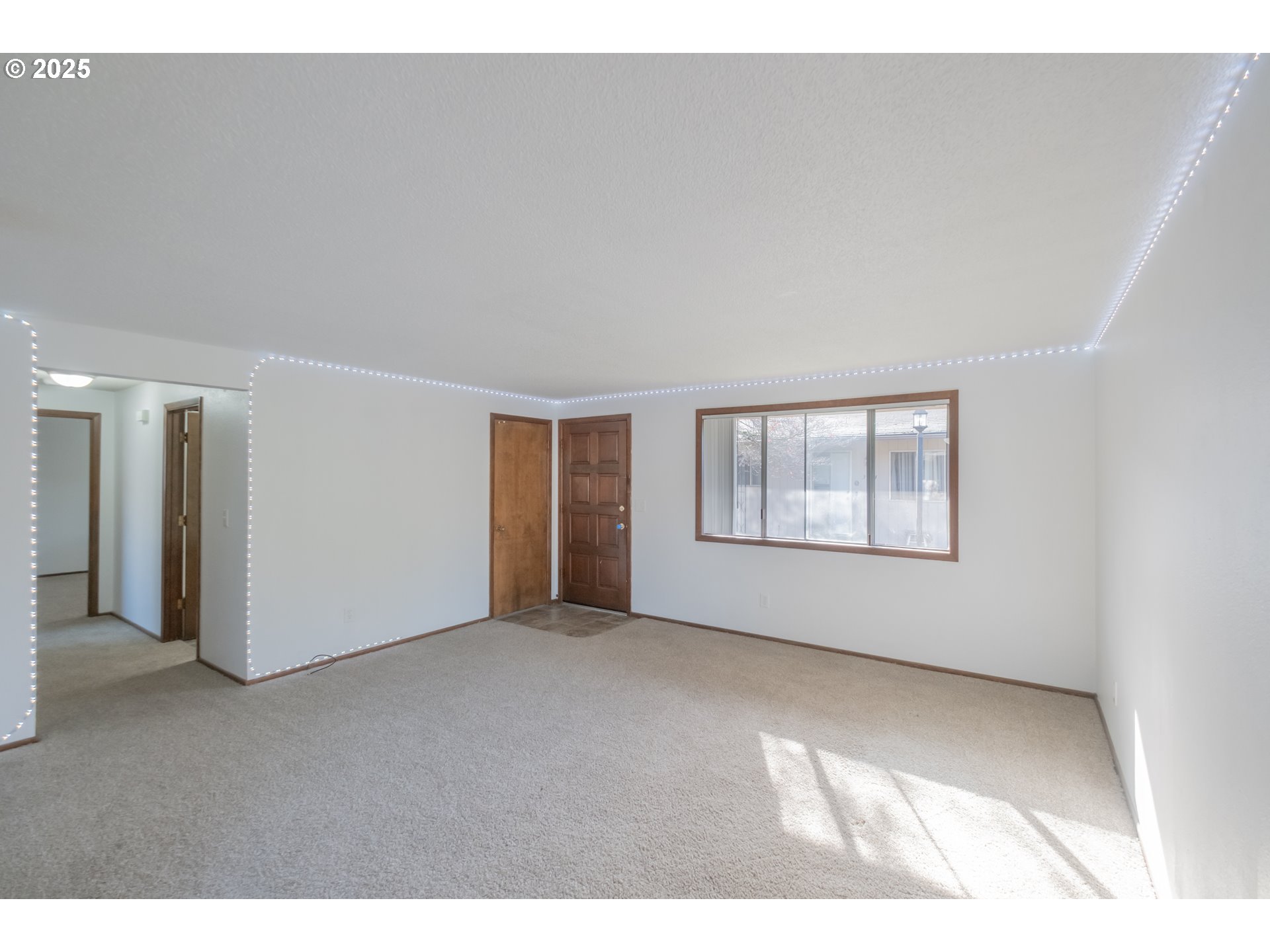 Salem, Oregon 97301, United States, 4 Bedrooms Bedrooms, ,2 BathroomsBathrooms,Residential,Active,242503