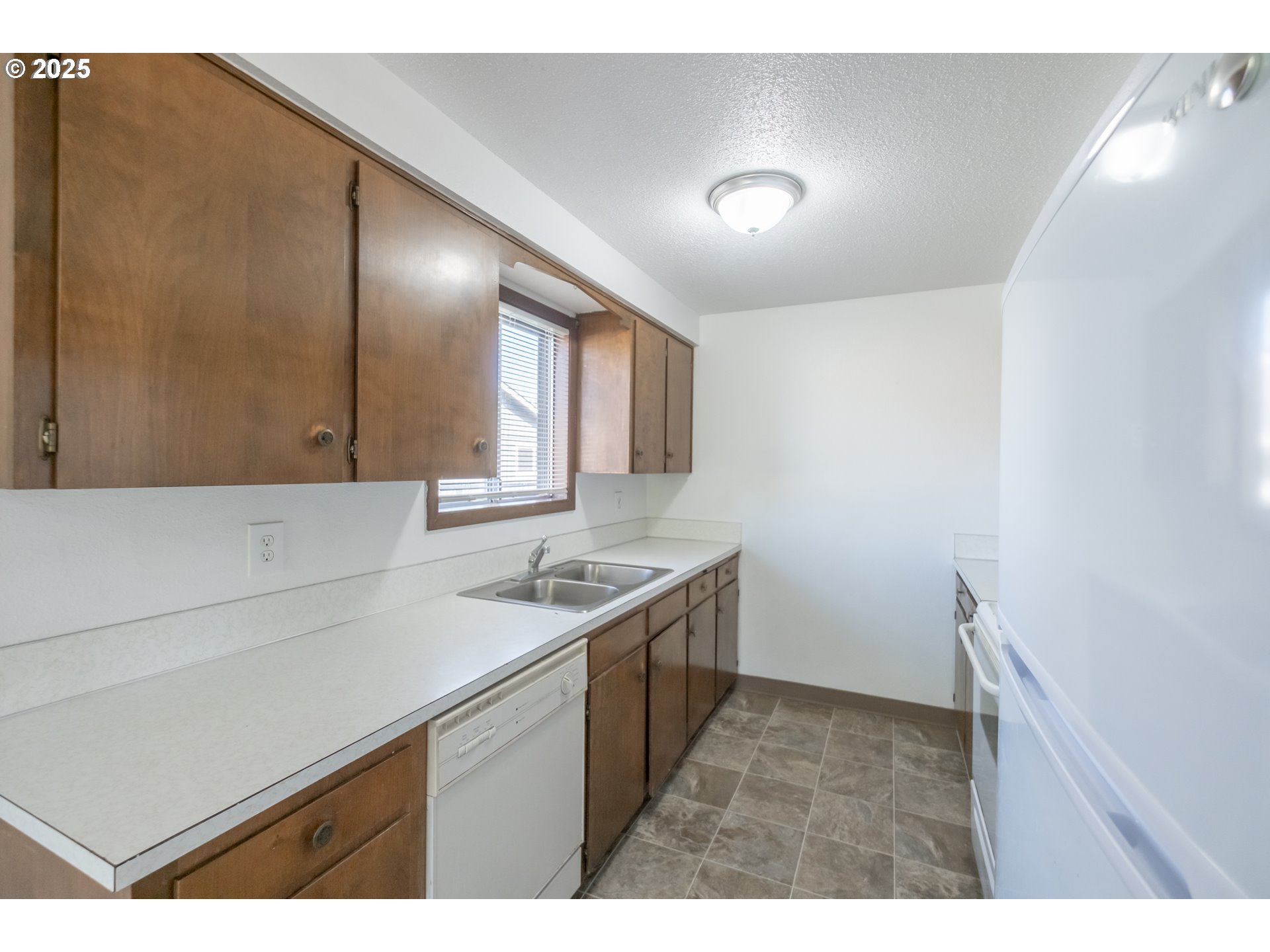 Salem, Oregon 97301, United States, 4 Bedrooms Bedrooms, ,2 BathroomsBathrooms,Residential,Active,242503