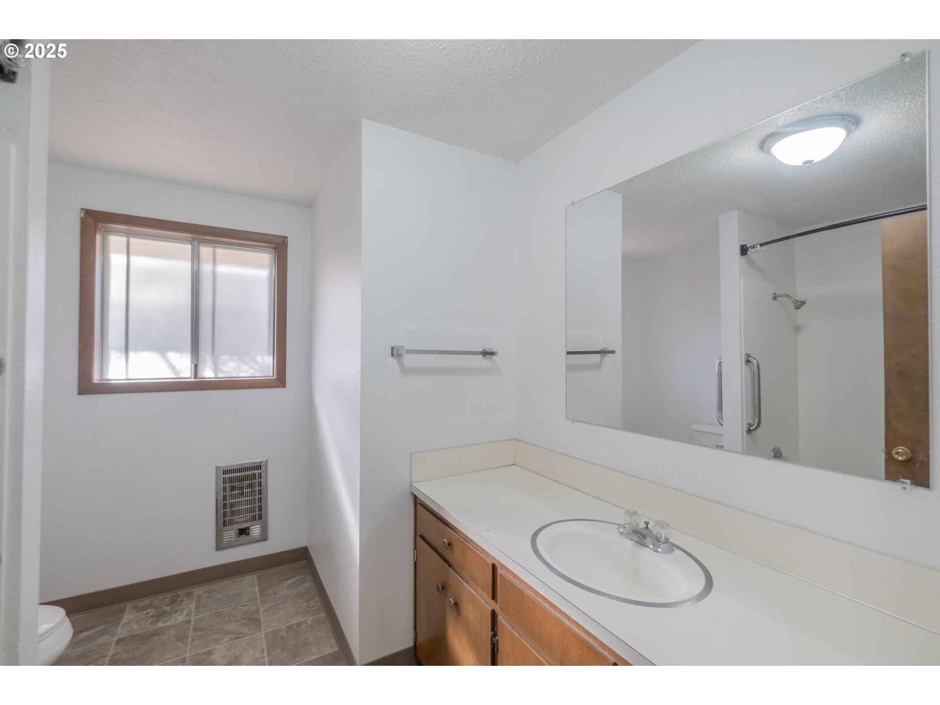 Salem, Oregon 97301, United States, 4 Bedrooms Bedrooms, ,2 BathroomsBathrooms,Residential,Active,242503