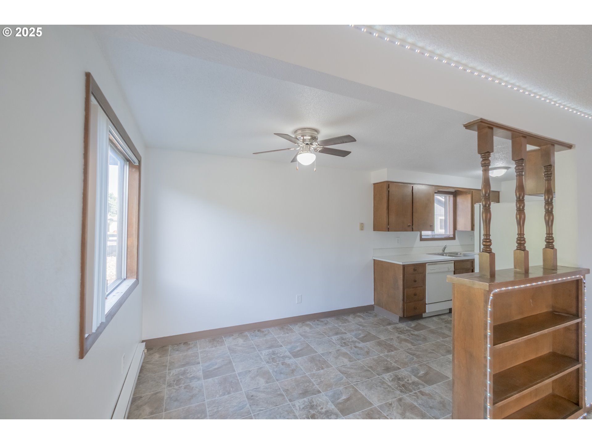 Salem, Oregon 97301, United States, 4 Bedrooms Bedrooms, ,2 BathroomsBathrooms,Residential,Active,242503