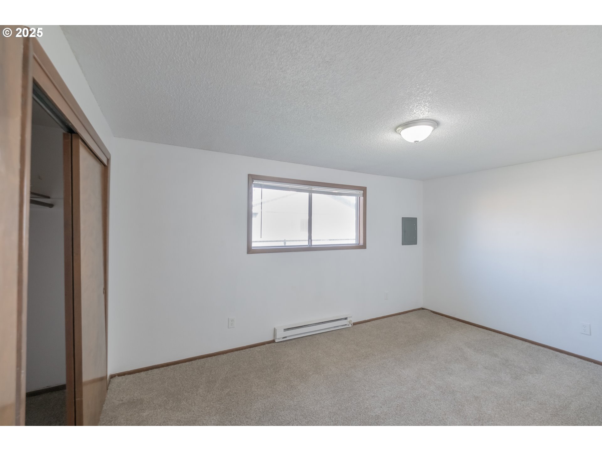 Salem, Oregon 97301, United States, 4 Bedrooms Bedrooms, ,2 BathroomsBathrooms,Residential,Active,242503