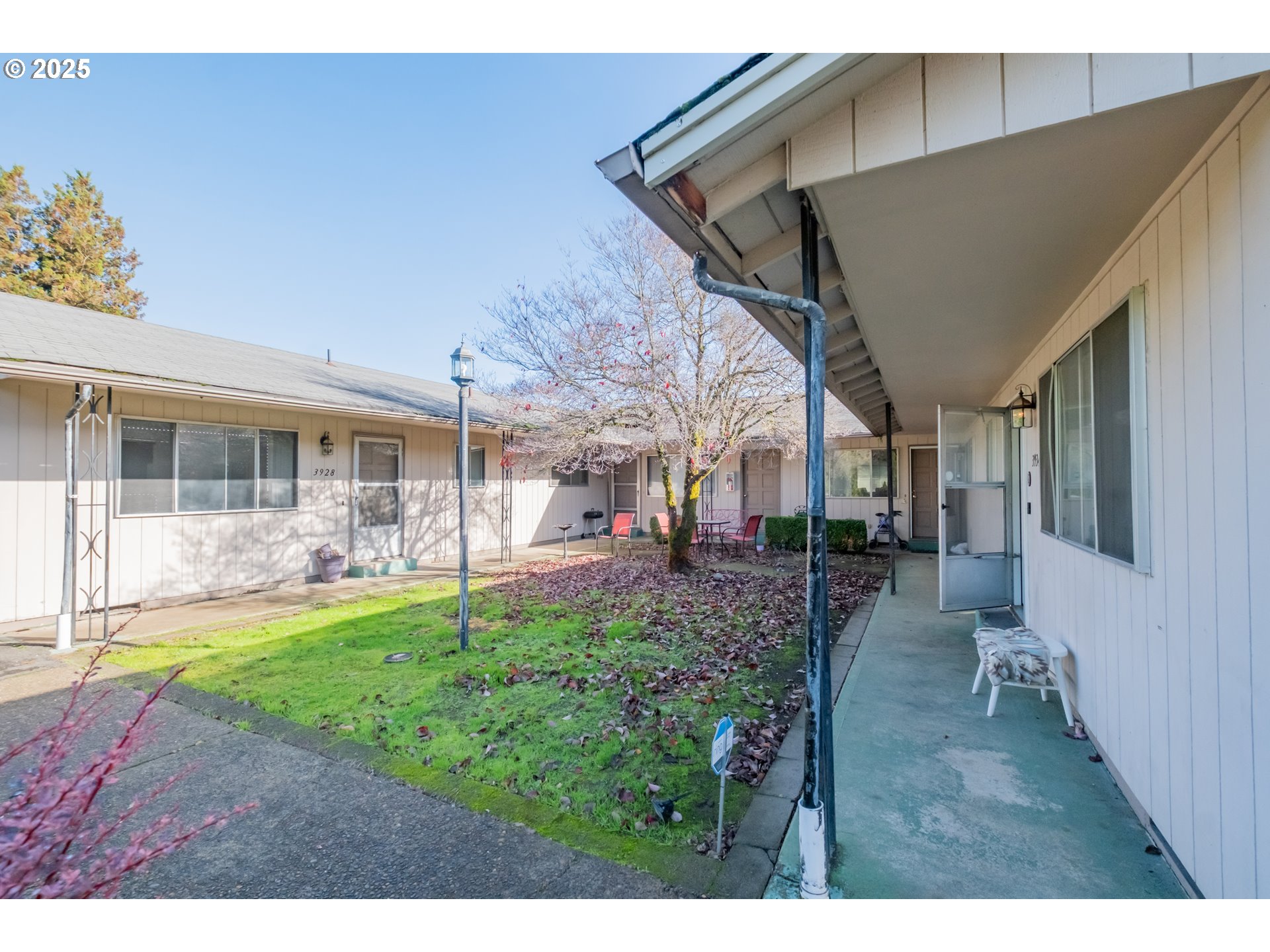 Salem, Oregon 97301, United States, 4 Bedrooms Bedrooms, ,2 BathroomsBathrooms,Residential,Active,242503