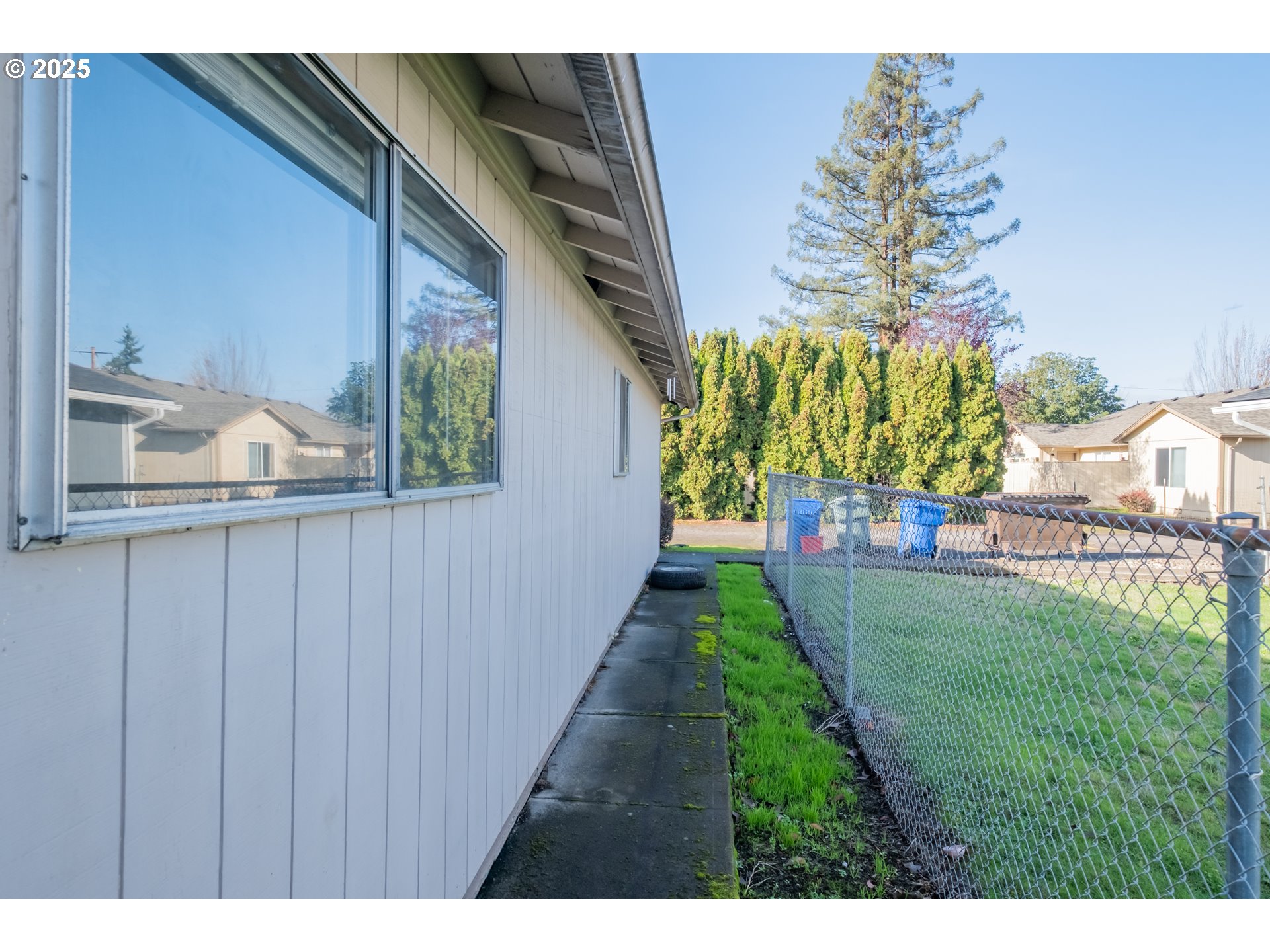 Salem, Oregon 97301, United States, 4 Bedrooms Bedrooms, ,2 BathroomsBathrooms,Residential,Active,242503