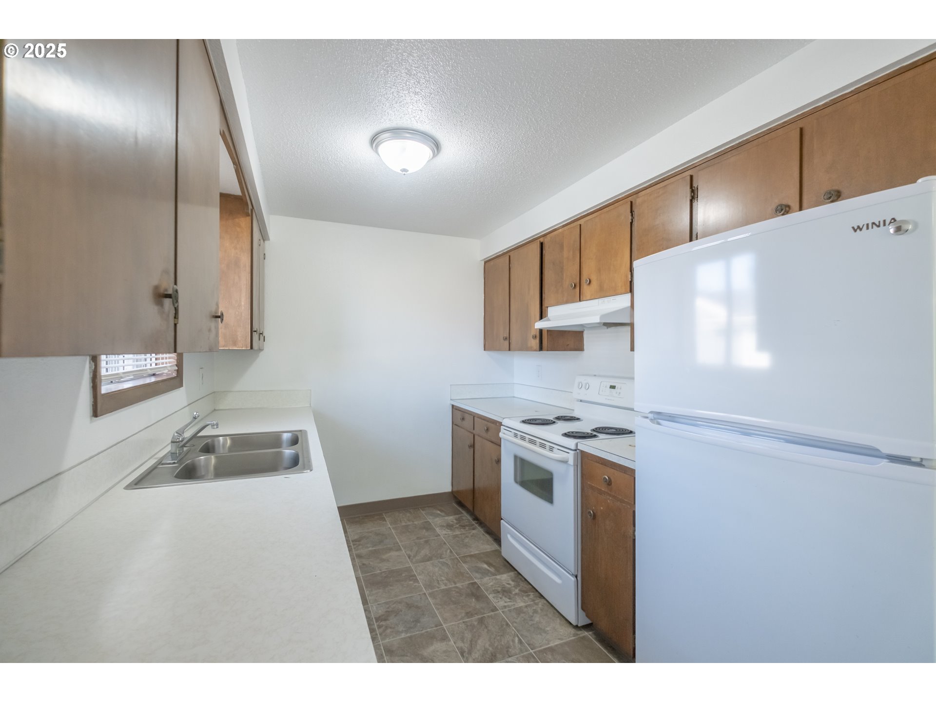 Salem, Oregon 97301, United States, 4 Bedrooms Bedrooms, ,2 BathroomsBathrooms,Residential,Active,242503