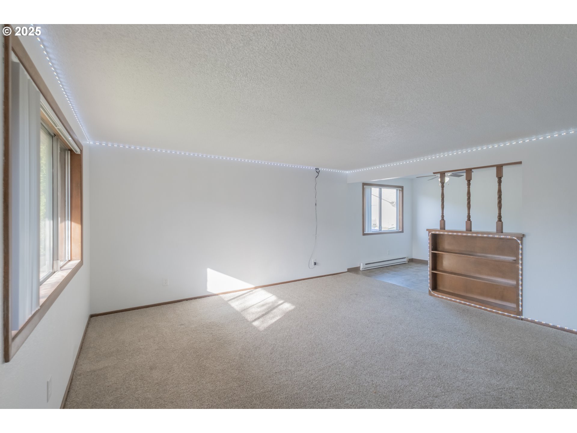 Salem, Oregon 97301, United States, 4 Bedrooms Bedrooms, ,2 BathroomsBathrooms,Residential,Active,242503