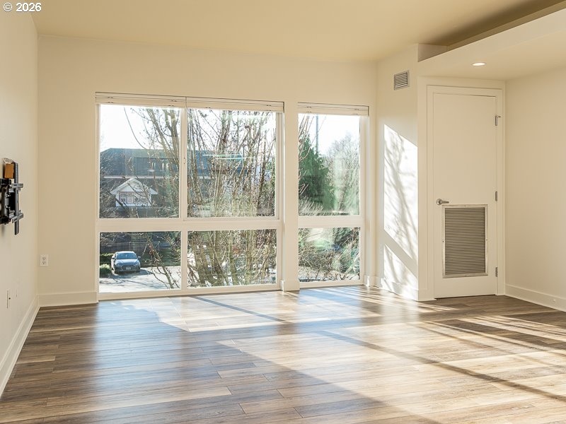 3970 N INTERSTATE AVE 208