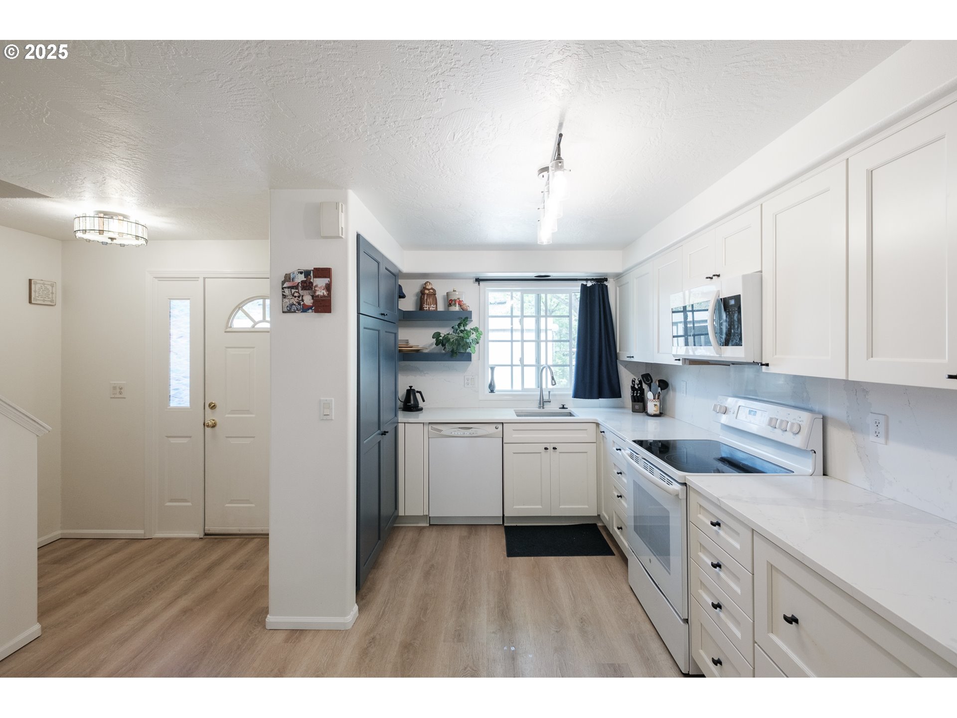 Eugene, Oregon 97402, United States, 2 Bedrooms Bedrooms, ,2 BathroomsBathrooms,Residential,Pending,125865