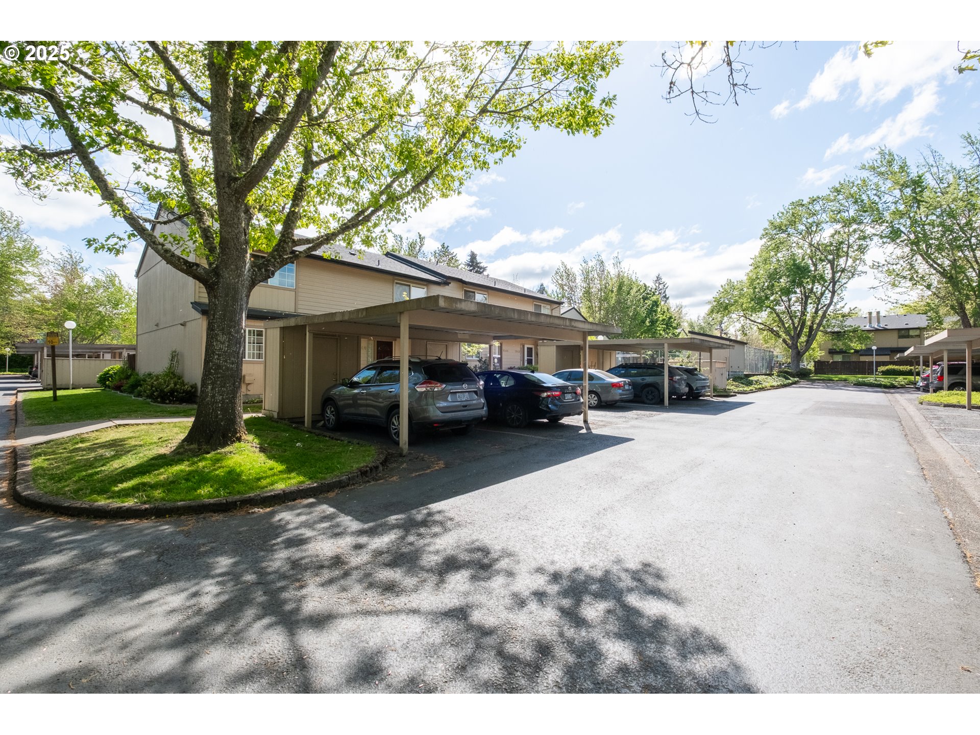 Eugene, Oregon 97402, United States, 2 Bedrooms Bedrooms, ,2 BathroomsBathrooms,Residential,Pending,125865