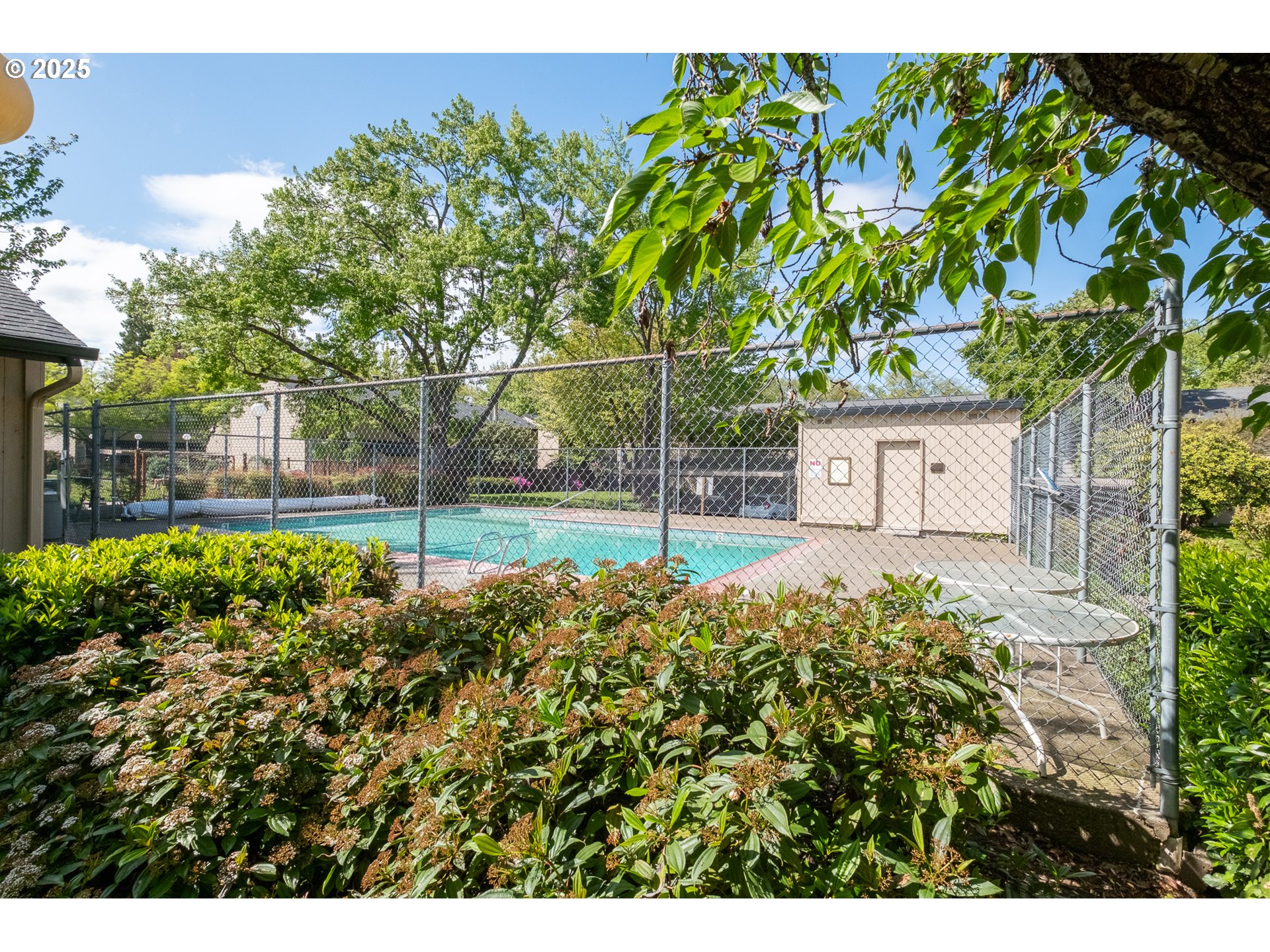 Eugene, Oregon 97402, United States, 2 Bedrooms Bedrooms, ,2 BathroomsBathrooms,Residential,Pending,125865