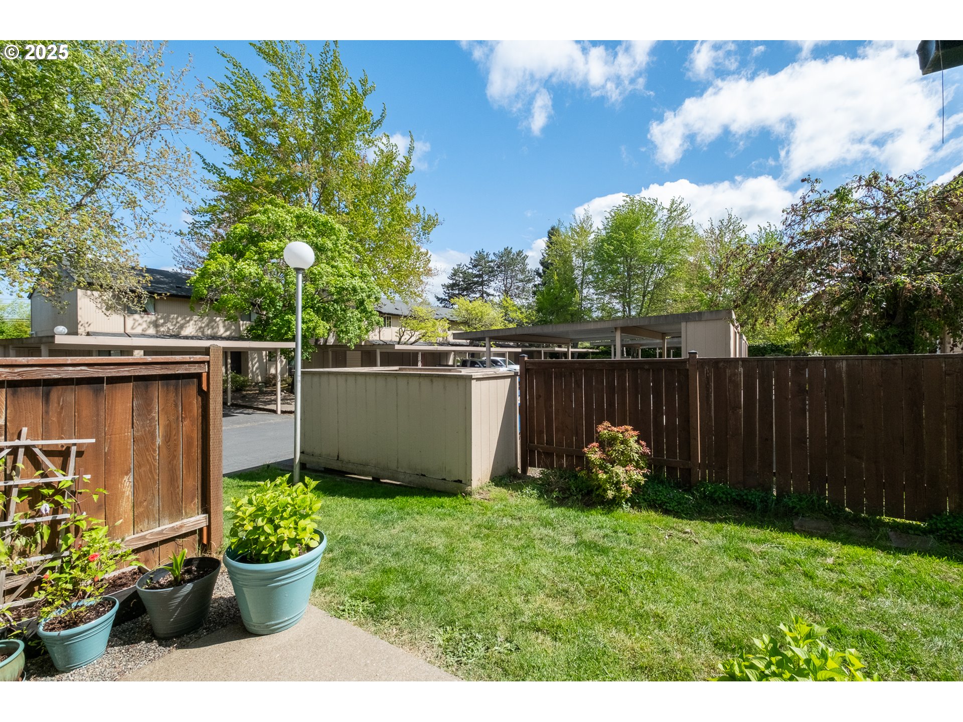 Eugene, Oregon 97402, United States, 2 Bedrooms Bedrooms, ,2 BathroomsBathrooms,Residential,Pending,125865