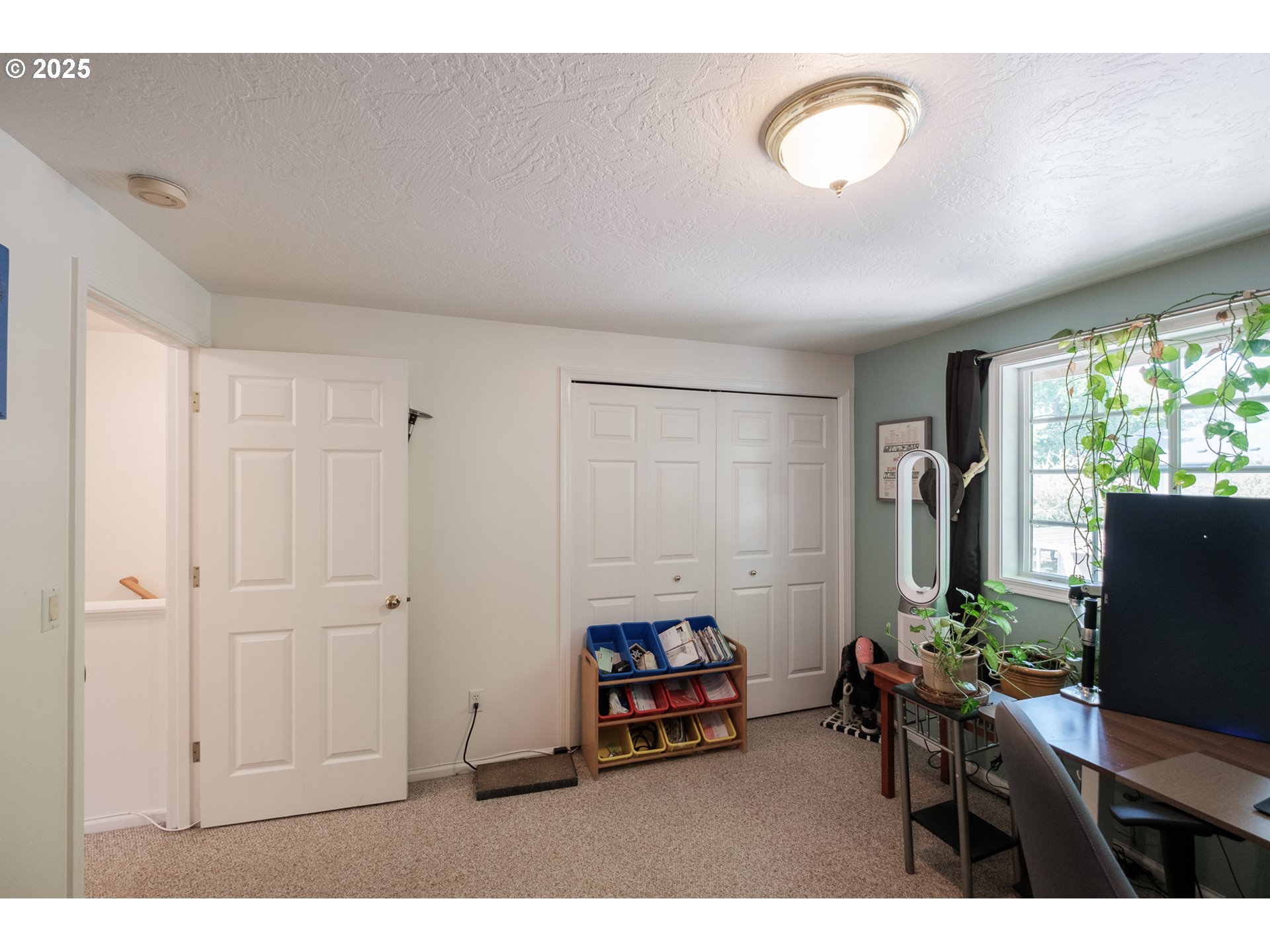 Eugene, Oregon 97402, United States, 2 Bedrooms Bedrooms, ,2 BathroomsBathrooms,Residential,Pending,125865