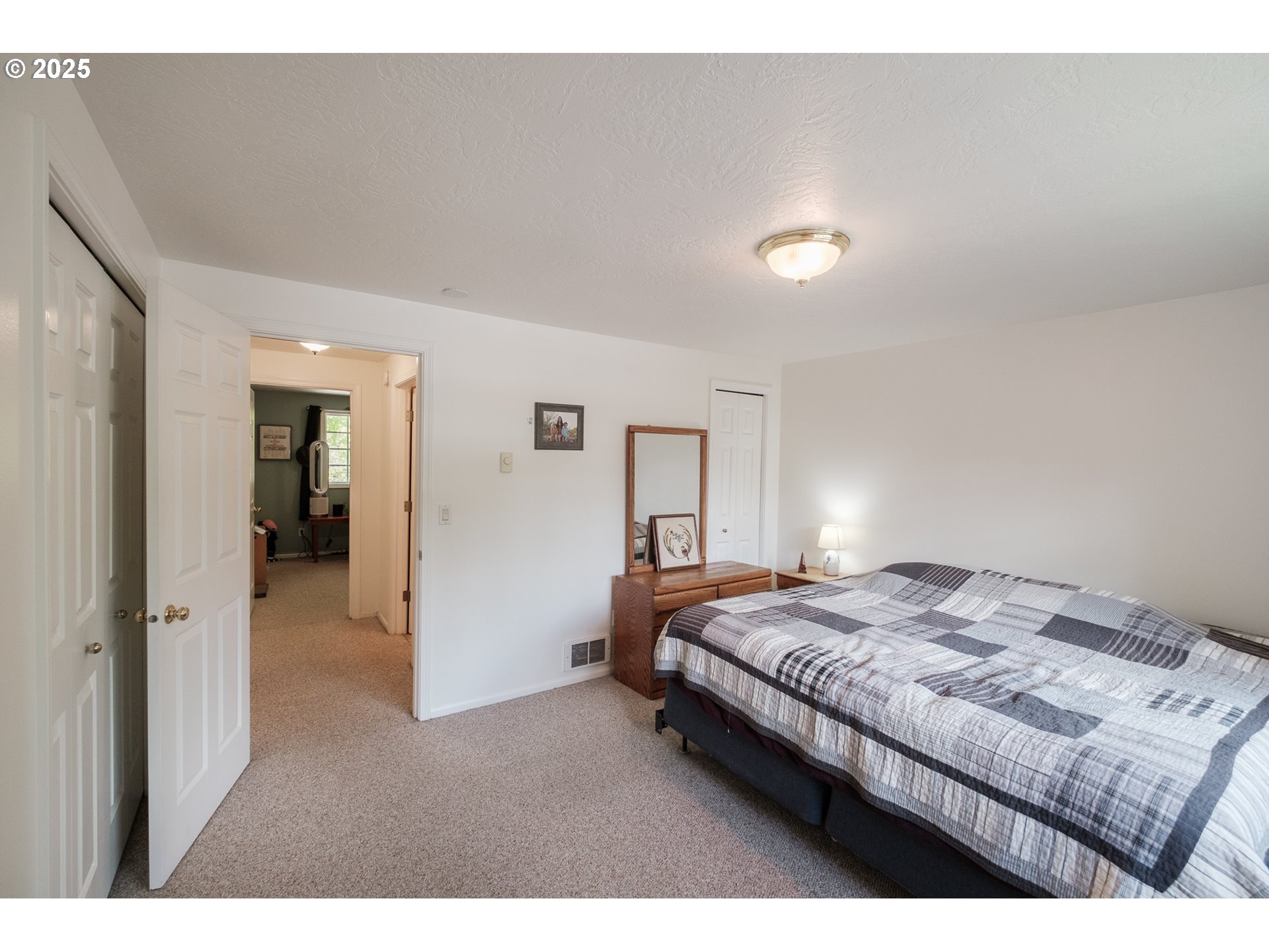 Eugene, Oregon 97402, United States, 2 Bedrooms Bedrooms, ,2 BathroomsBathrooms,Residential,Pending,125865